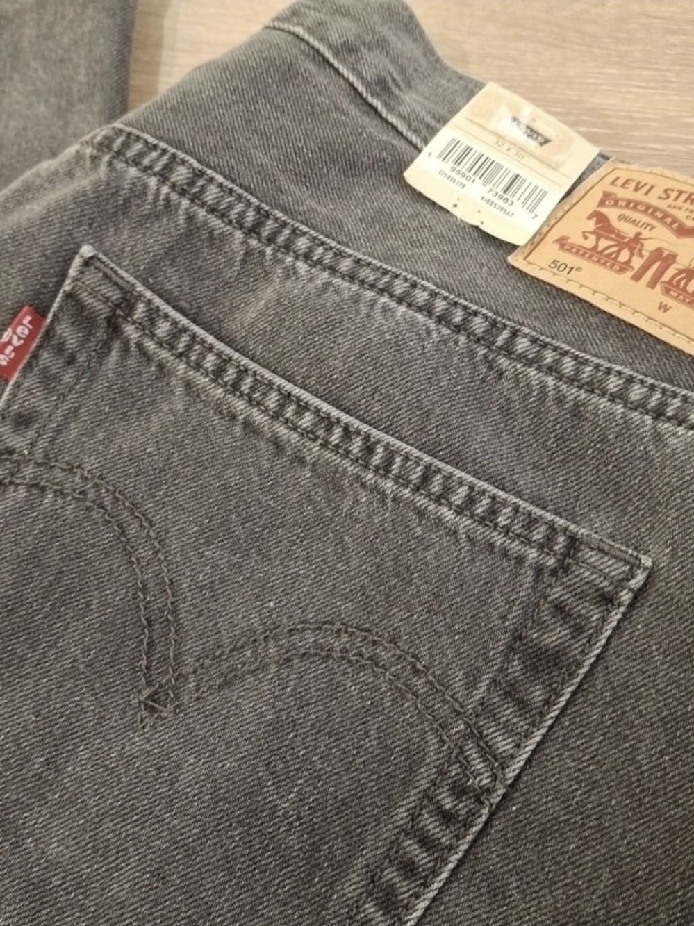 Levi’s 501 Original Womans Jeans W32 L30 Faded Black Raw Hem – New With Tags - Picture 2 of 8